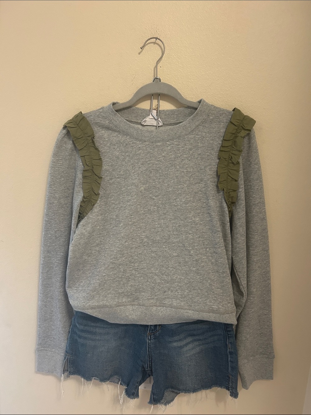 Essome Los Angeles Gray Sweatshirt with Olive Ruffle Shoulder Details